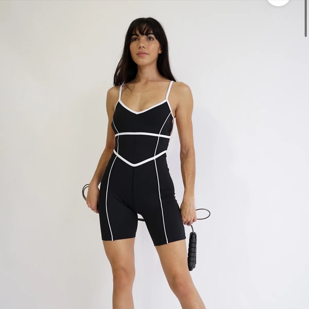 YLLW Breathe Short Onesie - size M